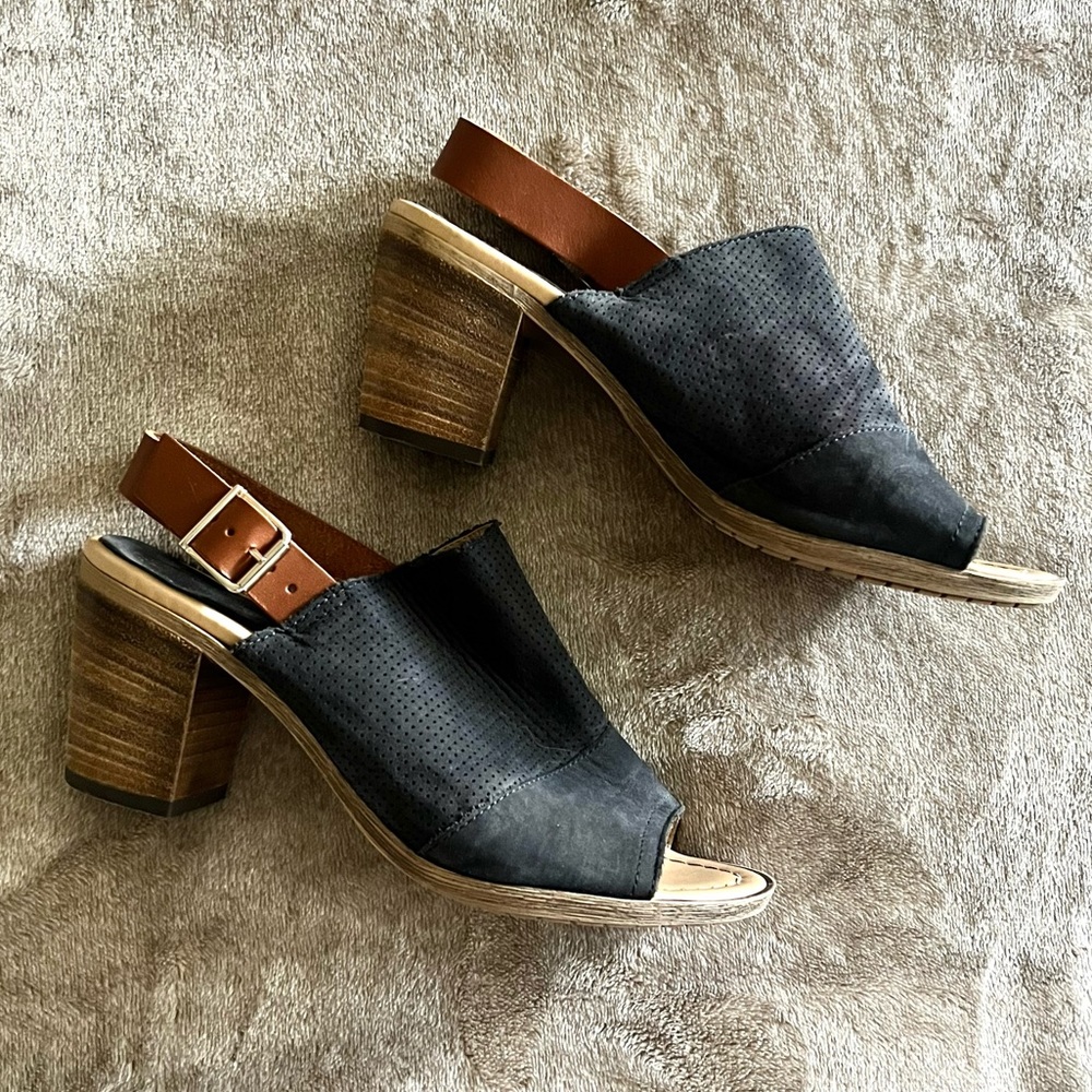 Women’s open toe heel sandals